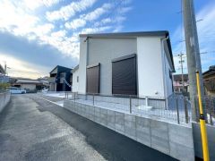 前面道路は南側約2.37ｍ。