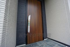 タッチキー採用の玄関。お買い物帰りで、両手がふさがってきても簡単に中に入れます＾＾
