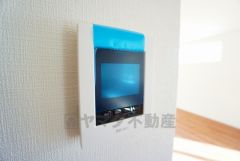 防犯性、セキュリティ対策に安心できるテレビモニター付きインターフォンです。セールスマン対策にもなり安心できます。