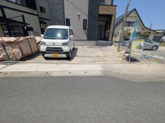 駐車スペースはゆとりある3台分を確保。マイカー用に、お客さま用に、余裕を持ってご利用いただけます。