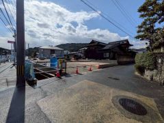 角地で陽当たり風通し良好＾＾10年間の瑕疵保証が付いた安心の新築戸建。最新の設備で気持ちの良い新生活を送りませんか。