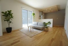 写真の家具・インテリアはイメージCG画像です。将来にわたって住みやすくプランニングを重ねて設計された間取で日々の生活をしやすい動線を考えた居住空間を創り上げております＾＾