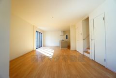 断熱性能の窓ガラスを採用。省エネ、光熱費カットにも貢献します。 夏は涼しく、冬は暖かく快適に過ごせます。