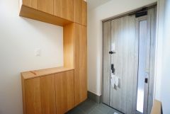 たっぷり収納できるシューズボックスです。