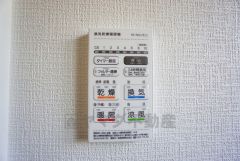 浴室暖房乾燥機には、暖房、乾燥、涼風、換気の4つの機能が付いています。タイマー付きです。