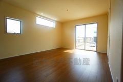 断熱性能の窓ガラスを採用。省エネ、光熱費カットにも貢献します。 夏は涼しく、冬は暖かく快適に過ごせます。