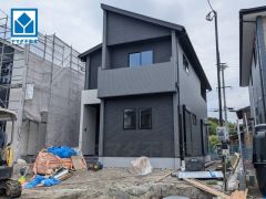ＪＲ筑豊本線「桂川」駅徒歩10分＾＾飯塚市コミュニティバス「北古賀」停徒歩12分。