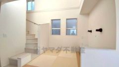 同仕様写真。ご年配の方でも安心できる、手すり付き階段です＾＾段差も低めで設定されてますので安全性にも優れてますね＾＾