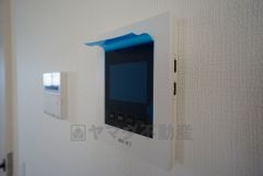 防犯性、セキュリティ対策に安心できるテレビモニター付きインターフォンです。セールスマン対策にもなり安心できます。
