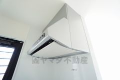 調理により発生する油煙や臭いを吸い込み、屋外へ排気してくれます。