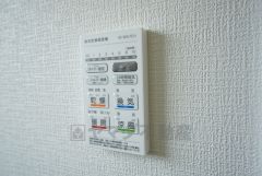 浴室暖房乾燥機には、暖房、乾燥、涼風、換気の4つの機能が付いています。タイマー付きです。