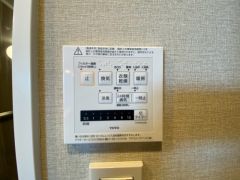 浴室暖房乾燥機には、暖房、乾燥、涼風、換気の4つの機能が付いています。タイマー付きです。
