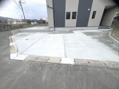 カースペース並列2台分を確保＾＾ ご夫婦で1台ずつ所有出来ます。