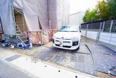 駐車スペースはゆとりある2台分を確保。マイカー用に、お客さま用に、余裕を持ってご利用いただけます。