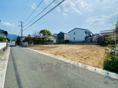 住人以外の車の進入も少なく、小さなお子様を持つご家庭にも安心です。大型車の通行が少なく、騒音や振動が少ないので静かで快適な生活を送れます。