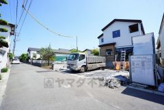 前面道路含む現地写真。