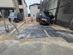 駐車スペースはゆとりある2台分を確保。マイカー用に、お客さま用に、余裕を持ってご利用いただけます^^