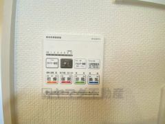 浴室暖房乾燥機には、暖房、乾燥、涼風、換気の4つの機能が付いています。タイマー付きです。
