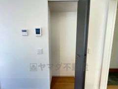 キッチン横パントリー収納。