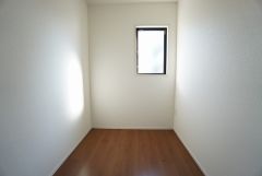 同仕様写真。収納力豊富なファミリークローク付き。洋服や小物などを1箇所にまとめて美しい収納を実現します。