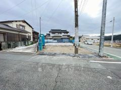 駐車スペースはゆとりある4台分を確保。マイカー用に、お客さま用に、余裕を持ってご利用いただけます。