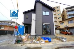 コンビニ・スーパーまで徒歩7分圏内＾＾周辺環境充実。春日公園まで車で約6分（1.8ｋｍ）