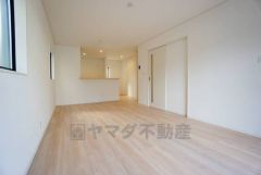 家族が集まる開放的なリビング。約17.7帖の大空間で毎日のお食事が楽しみです＾＾思い思いの時間を過ごしたり、家族みんなで食事をしたり、素敵な団らんの場になりますね。