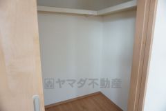 同仕様写真。玄関から直接出入りできるファミリークローク。帰宅後アウターをすぐに収納出来るため、部屋が散らかりにくく片付けらくらく＾＾