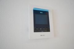 防犯性、セキュリティ対策に安心できるテレビモニター付きインターフォンです。セールスマン対策にもなり安心できます。