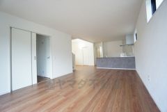 家族が集まる開放的なリビング。約23帖の大空間で毎日のお食事が楽しみです＾＾思い思いの時間を過ごしたり、家族みんなで食事をしたり、素敵な団らんの場になりますね。