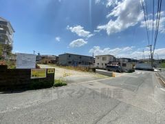 前面道路は公道北側約5.1ｍ。