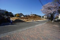 前面道路は6.1ｍ～7ｍと広く駐車がスムーズにできます＾＾