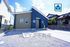 グレー・ブラウンを基調としたシンプルで飽きの来ない外観です。 建物ごとに間取りや色味が異なりますので、ぜひ一度現地で見比べてください＾＾