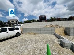 敷地面積広々60坪。西鉄バス「一 番田」停まで徒歩4分。コンビニまで徒歩12分スーパーまで徒歩13分。