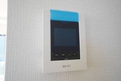 防犯性、セキュリティ対策に安心できるテレビモニター付きインターフォンです。セールスマン対策にもなり安心できます。