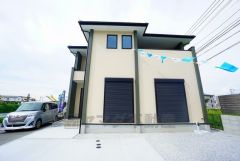 西鉄バス片峰新橋停徒歩3分＾＾並列駐車2台＾＾ 最新の設備で気持ちの良い新生活を送りませんか。毎日のお料理やバスタイムが楽しみになりますね。