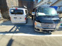 駐車スペースは並列で3台分確保＾＾（車種による）。前面道路は広く、車の出し入れがしやすいですよ＾＾