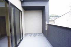 約8.5帖の洋室から出入りできる幅広のバルコニー＾＾