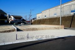 駐車スペースはゆとりある2台分を確保。マイカー用に、お客さま用に、余裕を持ってご利用いただけます。