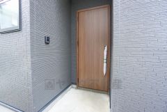 タッチキー採用の玄関。お買い物帰りで、両手がふさがってきても簡単に中に入れます＾＾