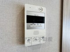 防犯性、セキュリティ対策に安心できるテレビモニター付きインターフォンです。セールスマン対策にもなり安心できます。