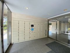 不在時にありがたい宅配BOX。再配達の手間が省けますね。