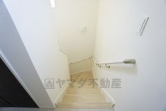 階段は段数を通常より1段多く段差を低く設定し、より安全な階段を追求しました。