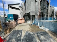 カースペースは停めやすい並列駐車2台つきです。