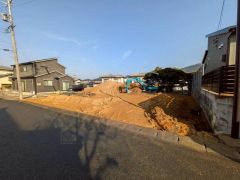 駐車スペースはゆとりある4台分を確保。マイカー用に、お客さま用に、余裕を持ってご利用いただけます^^