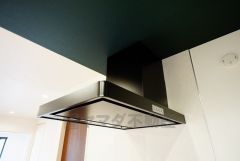 同仕様写真。調理により発生する油煙や臭いを吸い込み、屋外へ排気してくれます。