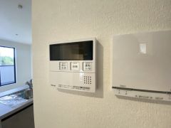 同仕様写真。おいだき機能つきなのでお風呂に入る時間が異なるご家庭には嬉しいですね。ボタン一つで快適で便利な生活が＾＾