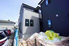 コンビニ徒歩5分。スーパー徒歩3分。