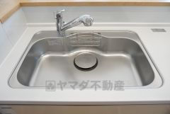 同仕様写真。調理により発生する油煙や臭いを吸い込み、屋外へ排気してくれます。