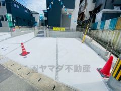 全4棟ともカースペース2台付き＾＾ 6.8ｍの広々とした前面道路で、駐車もスムーズに停めやすいです＾＾